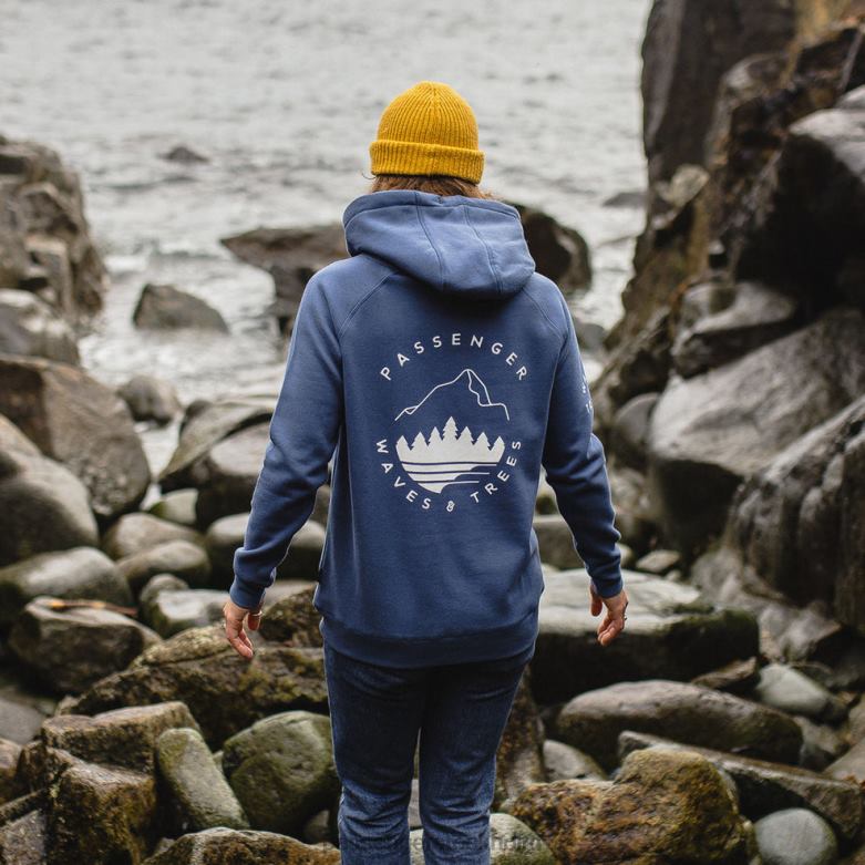 Passenger big leaf återvunnen hoodie mörk denim D422J746 mörk denim