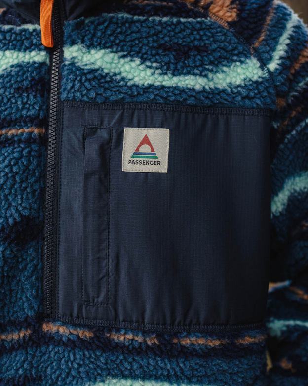 Passenger offroad återvunnen sherpa fleece blå korall geomönster D422J37 blå korall geomönster