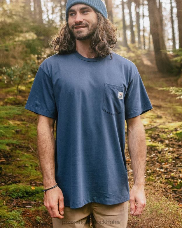 Passenger Heritage återvunnen bomullsficka t-shirt mörk denim D422J346 mörk denim